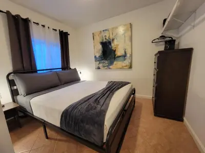 a bedroom with a large bed in a room at 2BR Guest Suite With Parking and Garden in Pico Robertson Near Beverly Hills and Cedar Sinai in Los Angeles