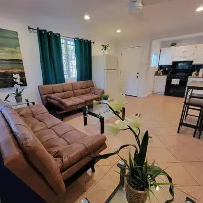 2BR Guest Suite With Parking and Garden in Pico Robertson Near Beverly Hills and Cedar Sinai