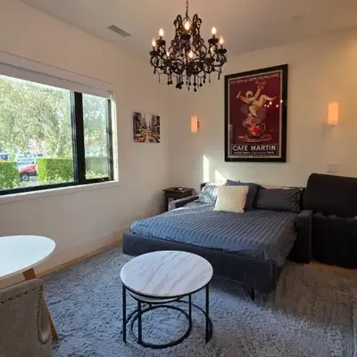 Modern Studio with Kitchen Parking Near Beverly Hills and Culver City