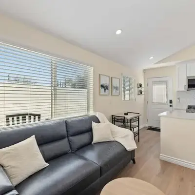 Luxury 1BR Suite Kitchen