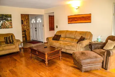 a living room with couches and a coffee table at Arrowhead Cabin Near Lake and Village in Lake Arrowhead