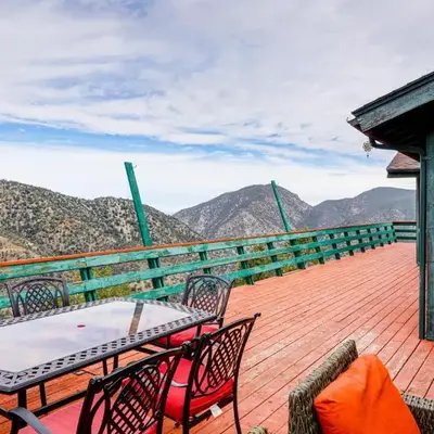 Private Sauna and Mtn-View Deck! Kern County Home