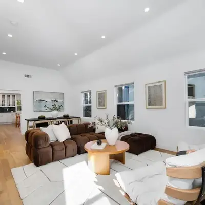 Modern Mid-Wilshire Escape Prime Spot