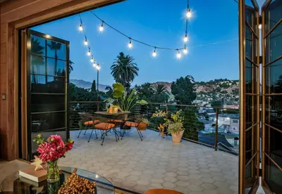 a balcony with a table and chairs and lights at Paradise De Rocas Antiguas in Los Angeles