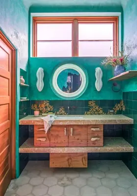 a bathroom with a sink and a mirror at Paradise De Rocas Antiguas in Los Angeles