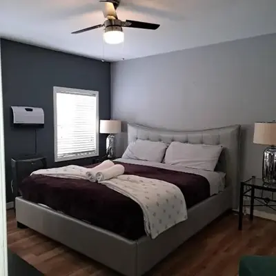 Amazing 3 bedrooms with 3 bedroom apt in the center of Beverly Hills