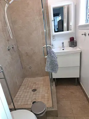 a bathroom with a shower and a sink at Charming 1 bedroom apt in Beverly Hills in Los Angeles