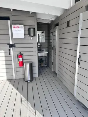 a porch with a fire hydrant on a house at Zaromelranch