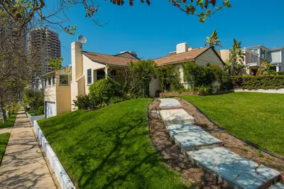 a house with a yard with green grass at The Rochester house in Los Angeles