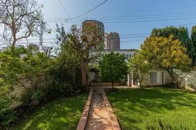a house with a yard with green grass at The Rochester house in Los Angeles