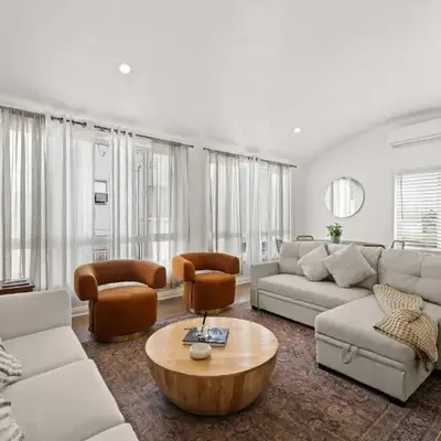 Remodeled 1BR LA Apartment with full kitchen