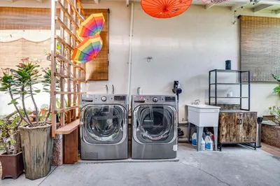 a washer and dryer in a garage at 4 Mi to Old Pasadena! Well-Appointed Studio Stay in Pasadena