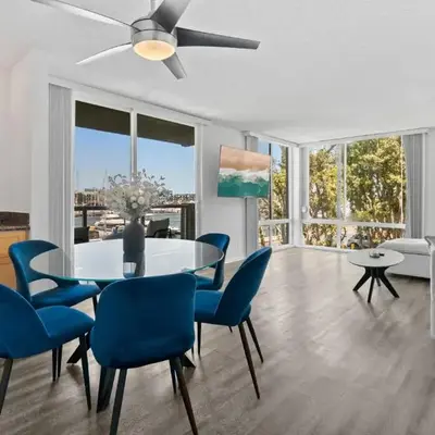 The Glass Anchor - 2 Bed Front-Row Marina Suite