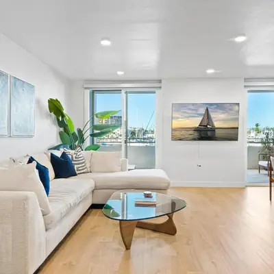 Urban Tide - A Designer Escape Overlooking the Docks