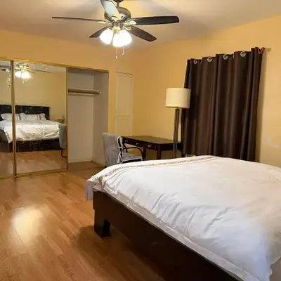 Citrus Loft Room B - Quiet and Convenience Female Only