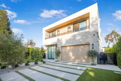 a modern house with a garage at Amestoy Modern in Los Angeles