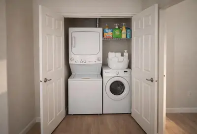 a laundry room with a washing machine and a washer at Marina del Rey Luxury 2BR 2BA - Close to Venice Beach in Los Angeles