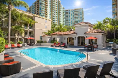 a swimming pool with chairs and a building at Marina del Rey 1BR Escape & Venice Beach in Los Angeles