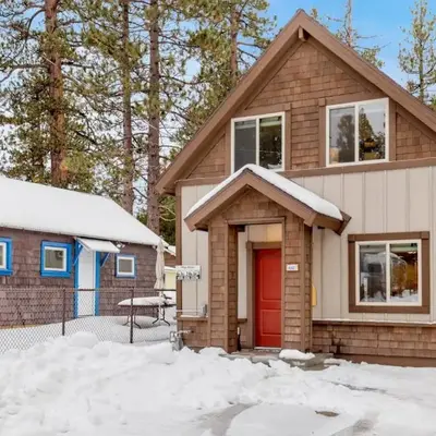 Ursa Major Lodge | Walk to Lake & Village | Pet Friendly Retreat