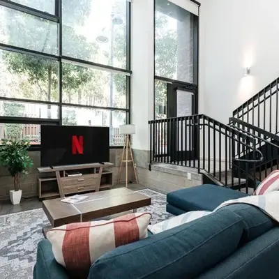 Fabulous and Spacious 2 level LOFT with Pool GyM Parking