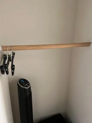 a room with a wooden shelf and a speaker at Charming 1 bedroom apt in Beverly Hills in Los Angeles