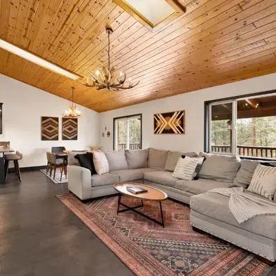 Cielos Nest Cabin | Close to Village and Lake with Hot Tub