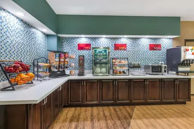 a kitchen with aasteryasteryasteryasteryasteryasteryasteryasteryasteryasteryasteryastery at Best Western Plus Taft Inn in Taft