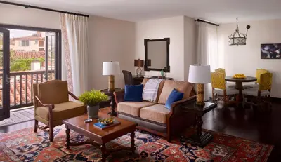a living room with a couch and chairs at Plaza la Reina in Los Angeles