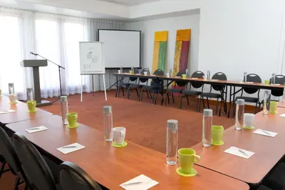 a conference room with a long table and chairs at Hotel Casa 425 + Lounge, A Four Sisters Inn in Claremont
