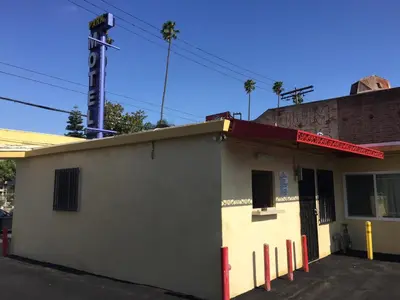 a white building with a sign on the side of it at Park Motel in Los Angeles