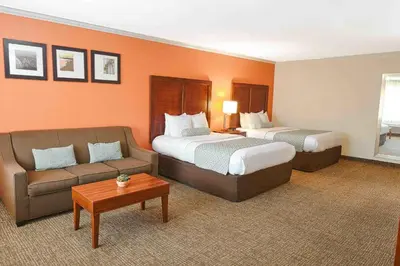 a hotel room with two beds and a couch at The Hills Inn Eagle Rock - Near Old Town Pasadena in Los Angeles