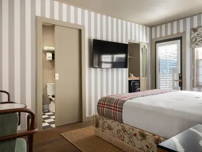 a hotel room with a bed and a bathroom at Le Petit Pali Brentwood in Los Angeles