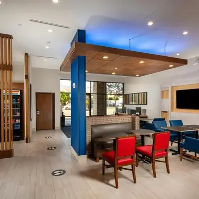 Holiday Inn Express & Suites Chatsworth by IHG