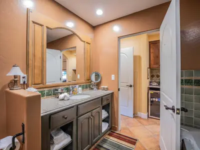 a bathroom with a sink and a mirror at Su Nido Inn in Ojai