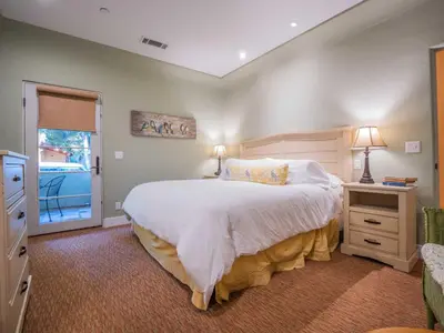a bedroom with a large bed and a window at Su Nido Inn in Ojai
