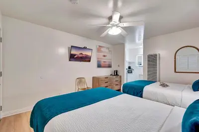 a bedroom with two beds and a ceiling fan at Santa Monica Hotel in Los Angeles