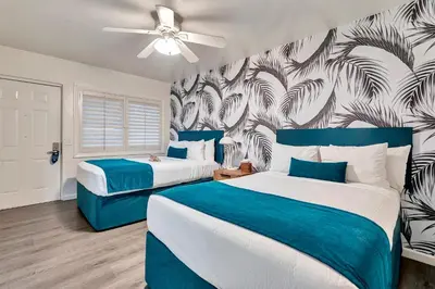 a bedroom with two beds and a ceiling fan at Santa Monica Hotel in Los Angeles