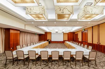 a large conference room with a long table and chairs at Miyako Hybrid Hotel Torrance in Torrance