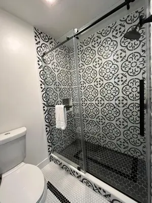 a bathroom with a shower and a toilet at Anaheim Maingate Inn in Anaheim