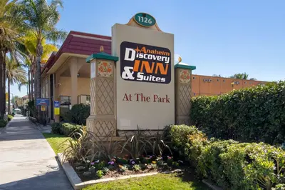 a sign for the dfw inn and suites at the park at Anaheim Discovery Inn and Suites in Anaheim