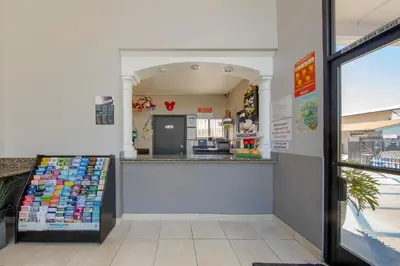 a store front with a counter in a store at Anaheim Discovery Inn and Suites in Anaheim