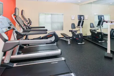 a gym with several treadmills and cardio machines at TownePlace Suites by Marriott Thousand Oaks Ventura County in Thousand Oaks