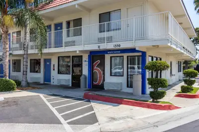 a building with a balcony on top of it at Motel 6 Bakersfield, CA - Convention Center in Bakersfield