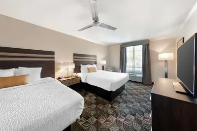 a hotel room with two beds and a ceiling fan at Best Western Plus Country Park Hotel in Tehachapi