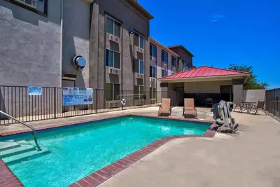 a swimming pool in front of a building at Motel 6-Hesperia, CA - West Main Street I-15 in Hesperia