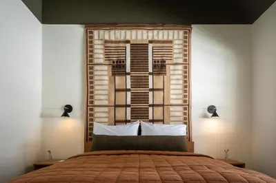 a bedroom with a large bed with a window at Hotel Marina Riviera in Big Bear Lake