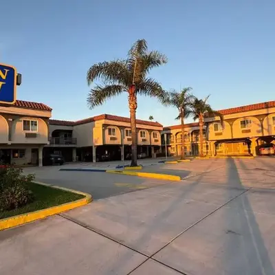 Orange Tustin Inn in Orange