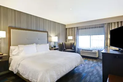 a hotel room with a bed and a flat screen tv at Hampton Inn & Suites Los Angeles Burbank Airport in Burbank