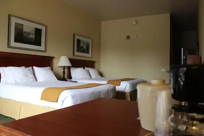 a hotel room with two beds and a table at Holiday Inn Express Tehachapi by IHG in Tehachapi