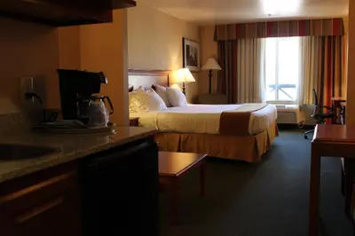 a hotel room with a bed and a window at Holiday Inn Express Tehachapi by IHG in Tehachapi